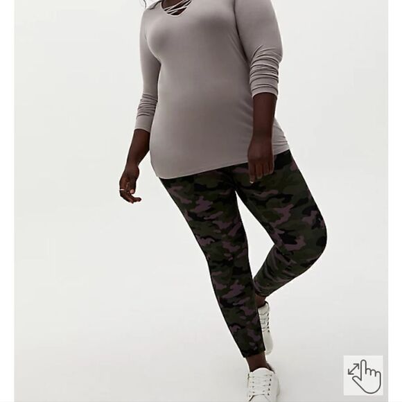 Torrid SUPER SOFT PEBBLE GREY LONG SLEEVE LATTICE TEE size 2 - Picture 2 of 9